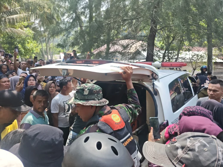 Korban saat dievakuasi Tim SAR, Sabtu (22/8/3026)