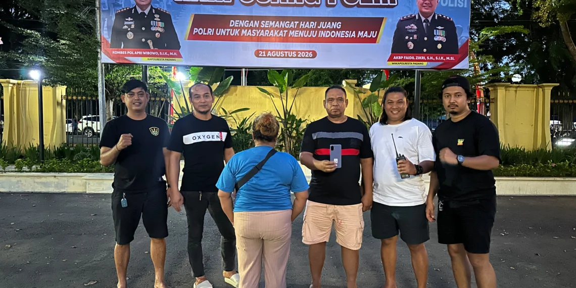 Tersangka saat diamankan Polresta Padang, Jumat (21/8/2026)