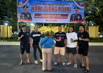 Tersangka saat diamankan Polresta Padang, Jumat (21/8/2026)