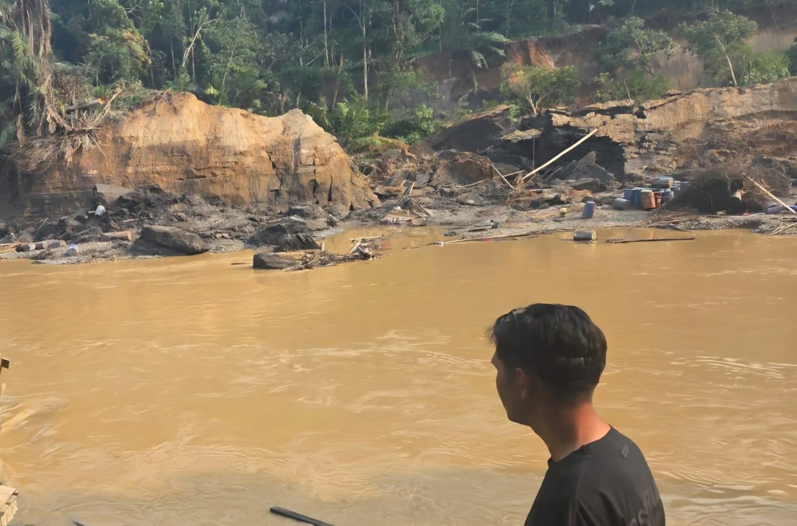 Tebing Runtuh di Kapalo Lubuak Jambu Sijunjung, 10 Ponton Terdampak