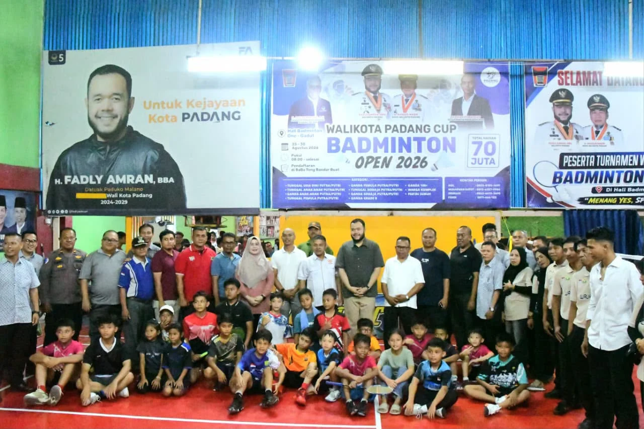 Wali Kota Padang Cup Badminton Open 2026 Diikuti 300 Peserta, Ajang Kompetisi Bibit Atlet Muda