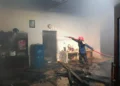 Kebakaran rumah warga di Nagari Lakitan Selatan, Lengayang, Jumat (28/8/2026).