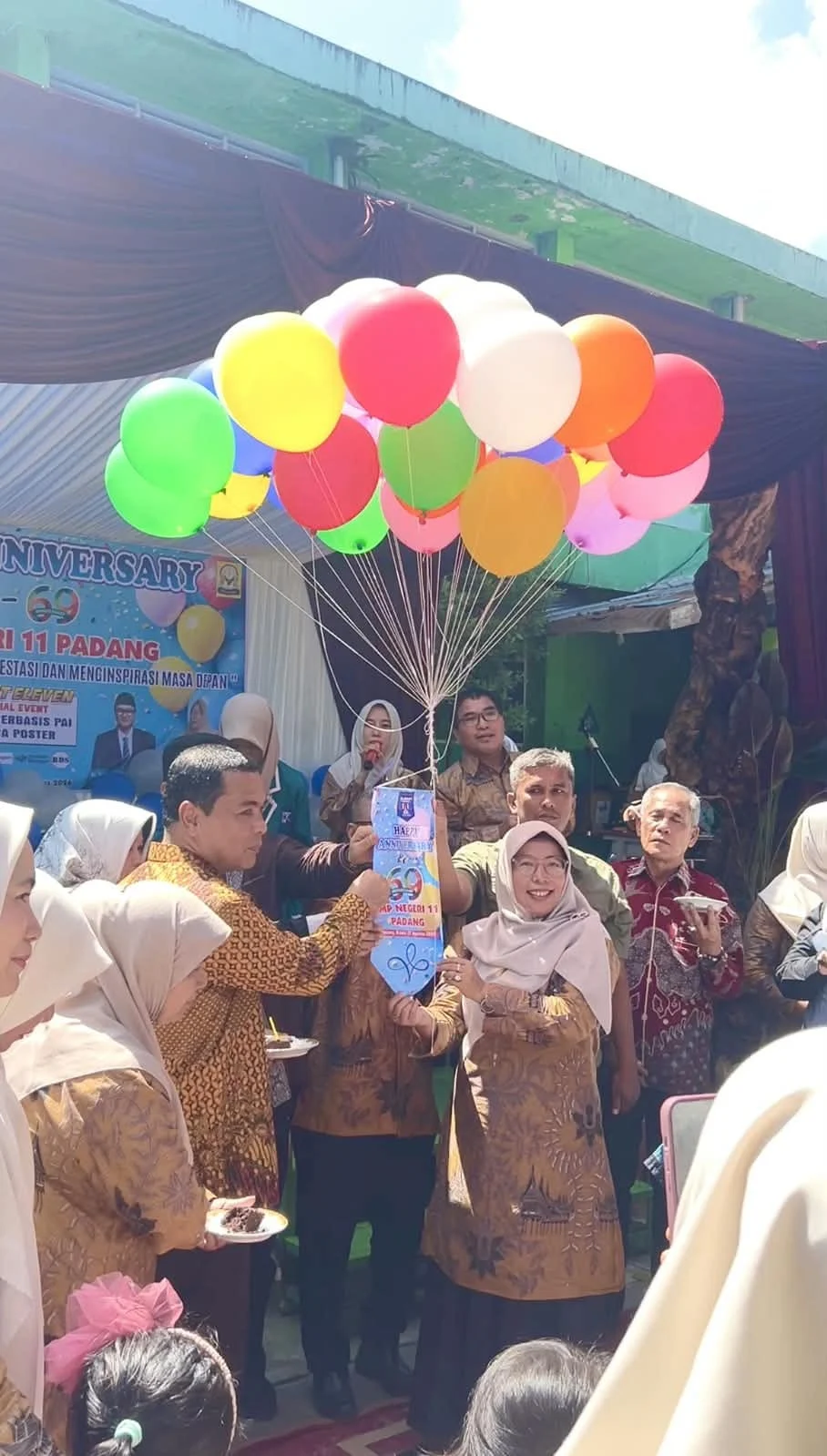 Milad ke-69, SMPN 11 Padang Integrasikan Program Unggulan Wali Kota dalam Ajang Lomba Antar Sekolah
