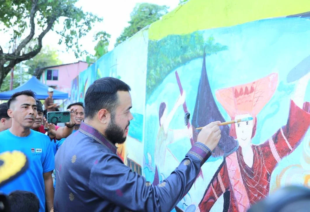 Wali Kota Fadly Amran Serahkan Hadiah Lomba Mural, Ruang Publik Makin Berwarna