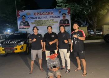 Tersangka saat diamankan Tim Klewang