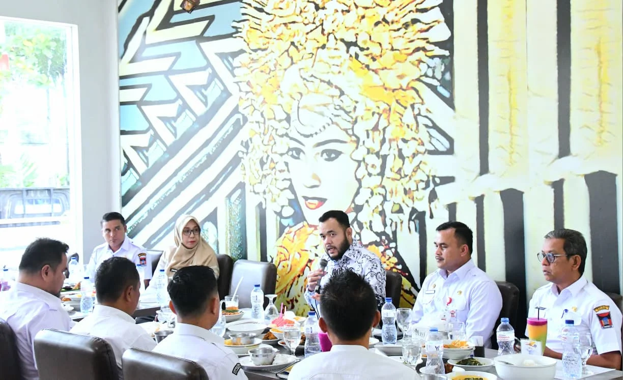 Rapat Bersama OPD dan Camat, Fadly Amran Soroti Bangunan Ilegal hingga Pungli