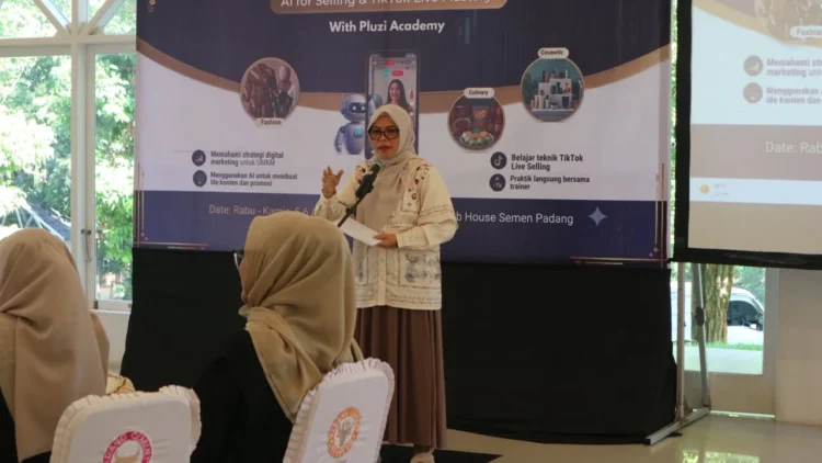 FKIK Semen Padang Bekali 30 Pelaku UMKM Strategi Pemasaran Digital Berbasis AI