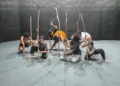 Karya teater Bala Bhumi sutradara Afrizal Harun dari Komunitas Seni Hitam Putih saat proses latihan menyoroti kerusakan lingkungan dan bencana ekologis dipentaskan pada Rabu, 2 September 2026 di Taman Budaya Sumbar. Setelah pementasan dilanjutkan diskusi publik yang dipantik Khalid Saifullah (aktivis lingkungan). Foto Denny Cidaik.