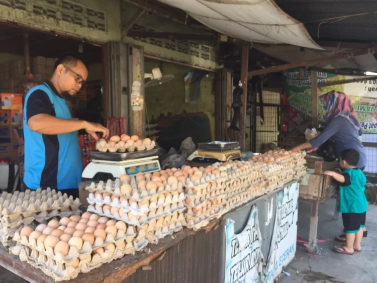 Pedagang telur di Pasar (net)
