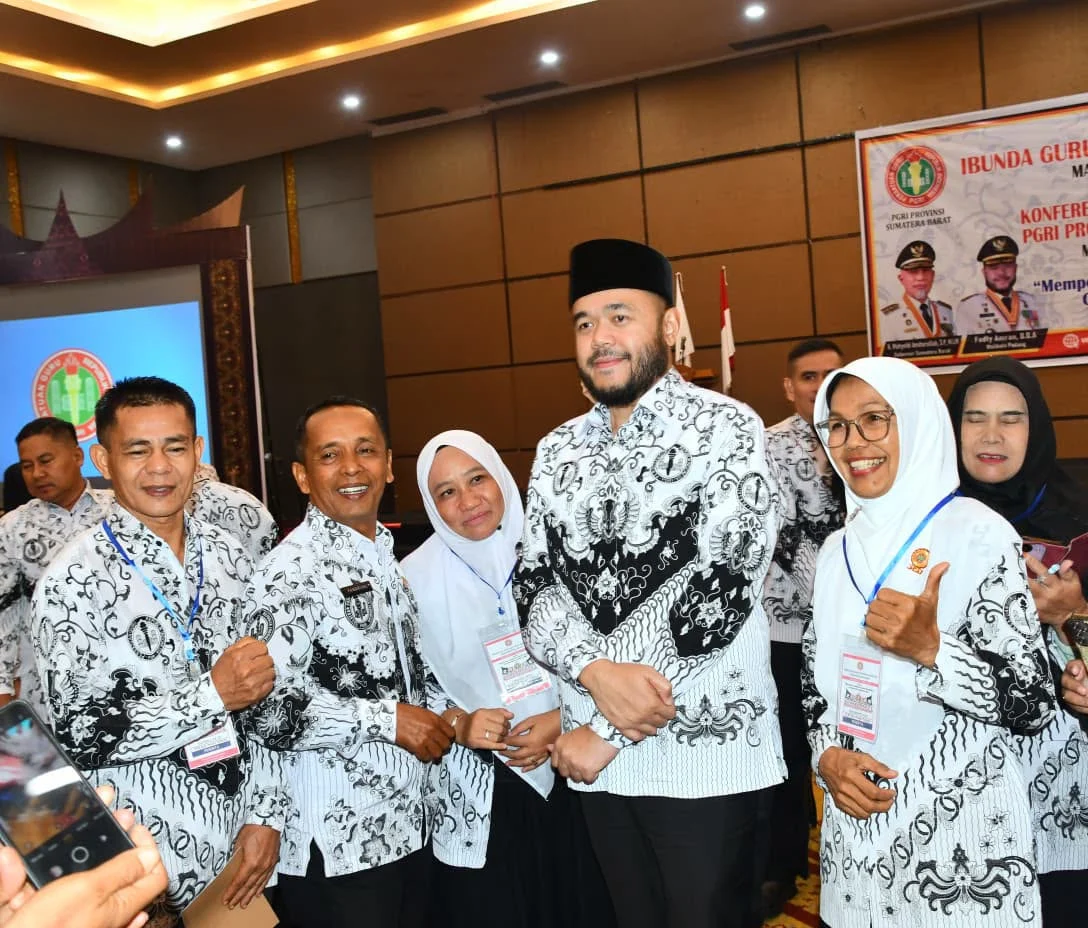 Hadiri Konkerprov PGRI Sumbar, Fadly Amran Tekankan Peran Guru di Era Perubahan Global
