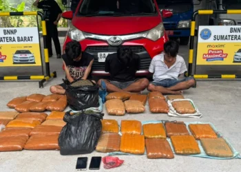 Tersangka dan barang bukti berhasil diamankan BNNP Sumbar