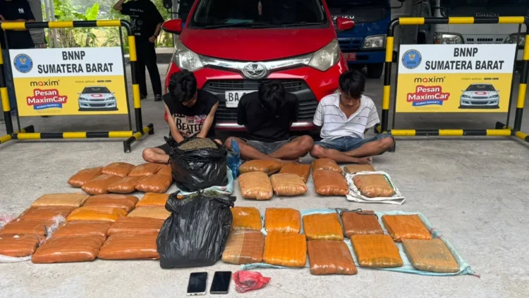Tersangka dan barang bukti berhasil diamankan BNNP Sumbar