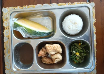 Menu MBG yang diduga disantap siswa dan guru MTsN 1 Pariaman, Senin (14/9/2026)