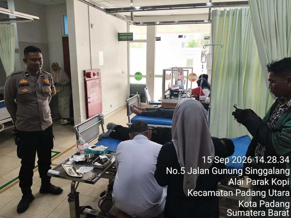 Diduga Selisih Paham, Sopir Angkot di Nekat Tusuk Pengendara Motor di Padang