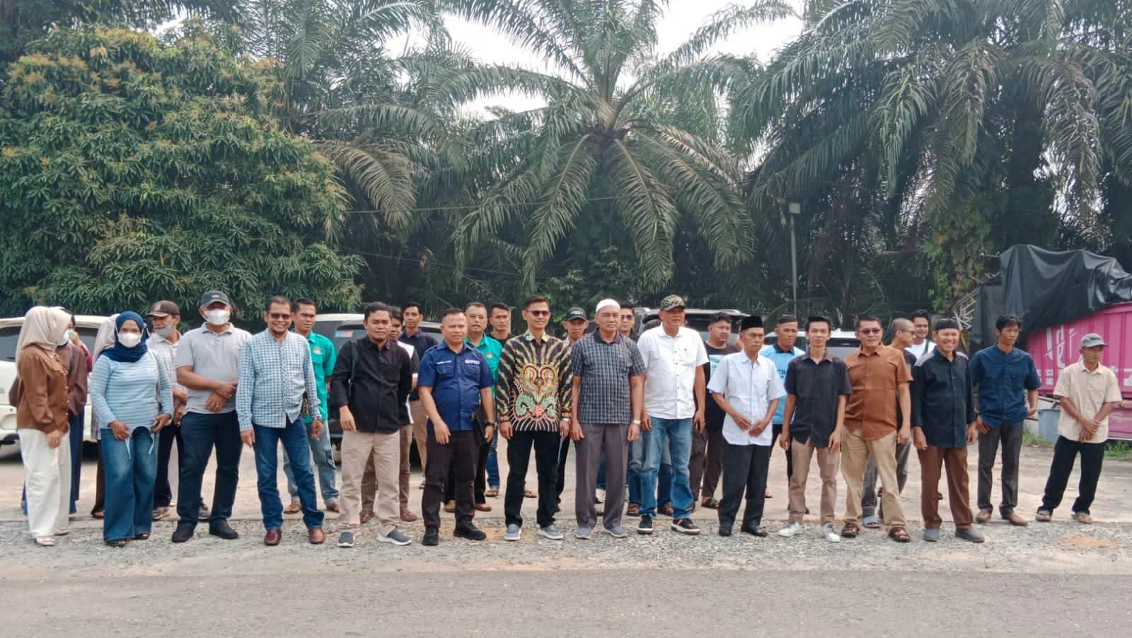 Tokoh Masyarakat Adat dilaporkan, Warga Nagari Sikabau sambangi Mapolres Sebagai Bentuk Solidaritas