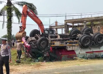 Kondisi truk tangki usai kecelakaan di Kelok Awas, Indrapura, Pessel, Rabu (16/9/2026)