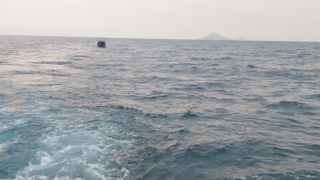 Kapal Rusak dan Terombang-ambing, Dua Nelayan Pessel Dievakuasi SAR