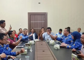 Rapat koordinasi membahas kesiapan kontingen Pesisir Selatan menghadapi Porprov XVI, Kamis (17/9/2026)