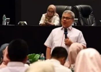 Ketua DPRD Sumbar Muhidi