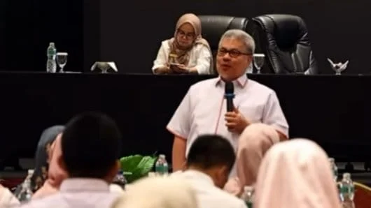 Ketua DPRD Sumbar Muhidi