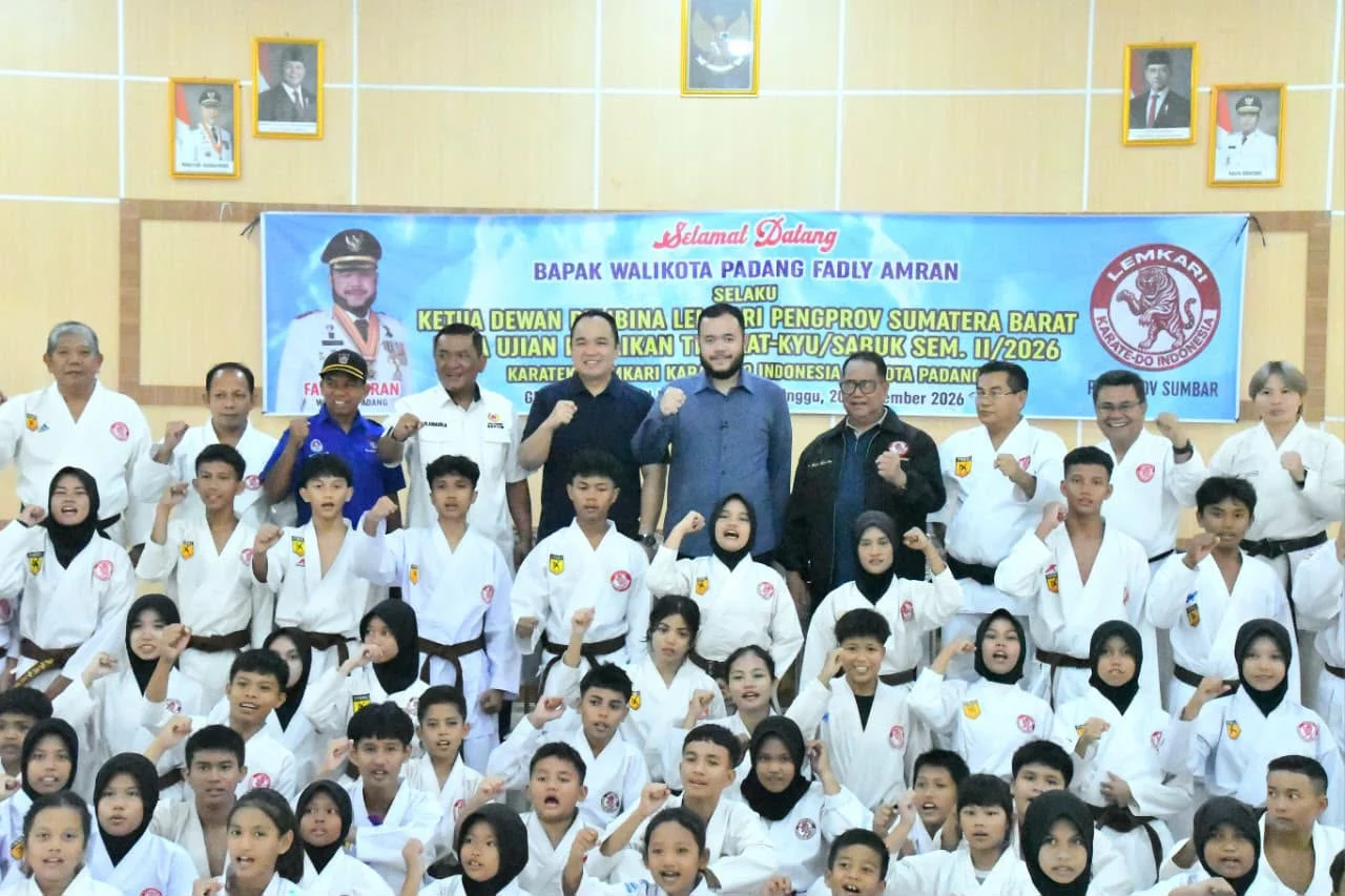 Fadly Amran Tekankan Pembentukan Karakter saat Buka Ujian Kenaikan Sabuk Lemkari Padang