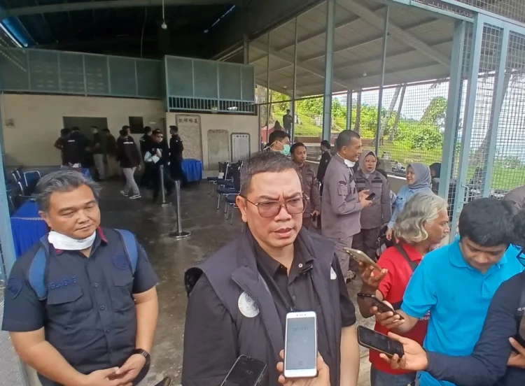Kepala BNNP Sumbar, Toton Rasyid, didampingi Waka BNNP Sumbar Kombes Pol. Fery Herlambang