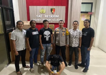 Tersangka saat diamankan Polres Pessel