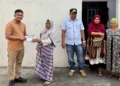 Anggota DPRD Pessel Dapil III, Narsum menyambangi korban kebakaran di Lakitan Selatan, Lengayang, Kamis (3/9/2026)
