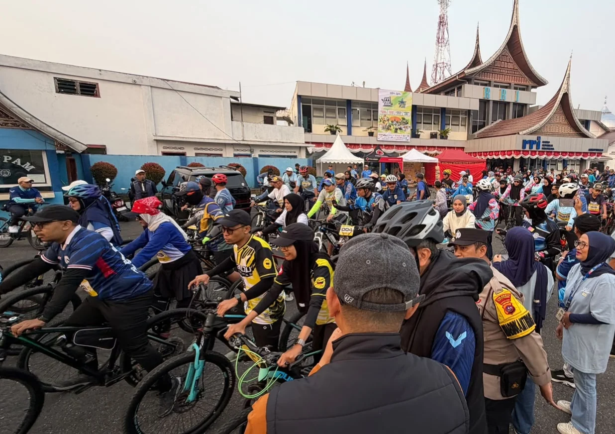 RRI Fest 2026, Ratusan Peserta Ramaikan Sepeda Gembira di Bukittinggi