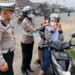 Bagi masker ke Pengendara di 50 Kota dipimpin Kasatlantas IPTU Zarwiko Irzal