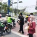 BEM Fakultas Hukum Unes Padang dan wartawan bagi masker di Padang, Rabu (9/9/2026)