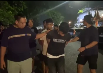 Ketiga tersangka saat diamankan di Polresta Padang