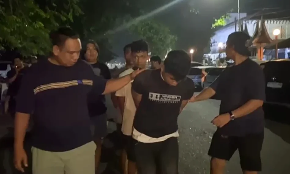 Ketiga tersangka saat diamankan di Polresta Padang