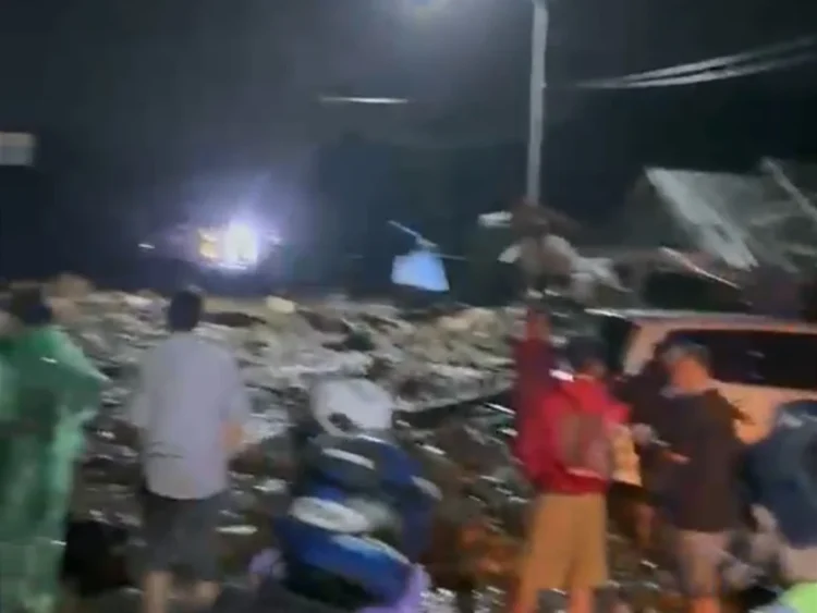 Kondisi Arosuka usai diterjang galodo, Senin (21/9/2026), malam.