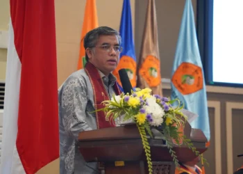 Wisuda ke-72 PNP, Menaker: Lulusan Harus Adaptif Hadapi Perubahan Dunia Kerja