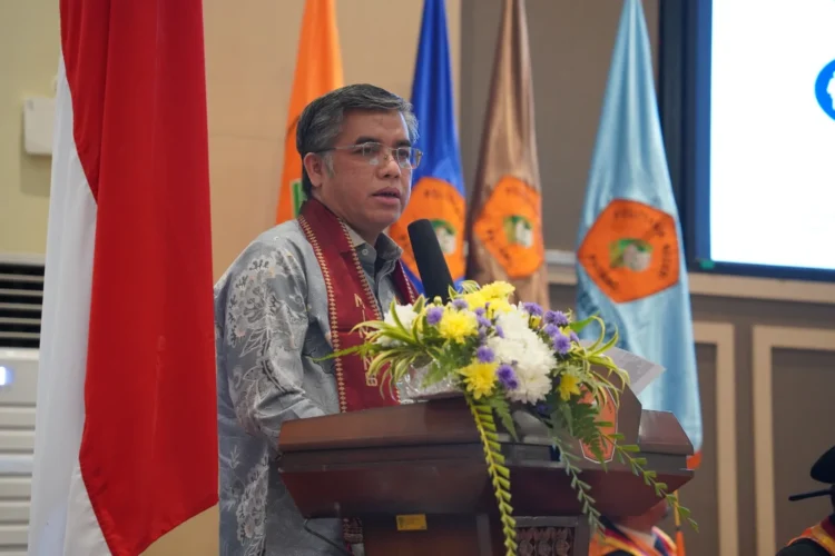 Wisuda ke-72 PNP, Menaker: Lulusan Harus Adaptif Hadapi Perubahan Dunia Kerja