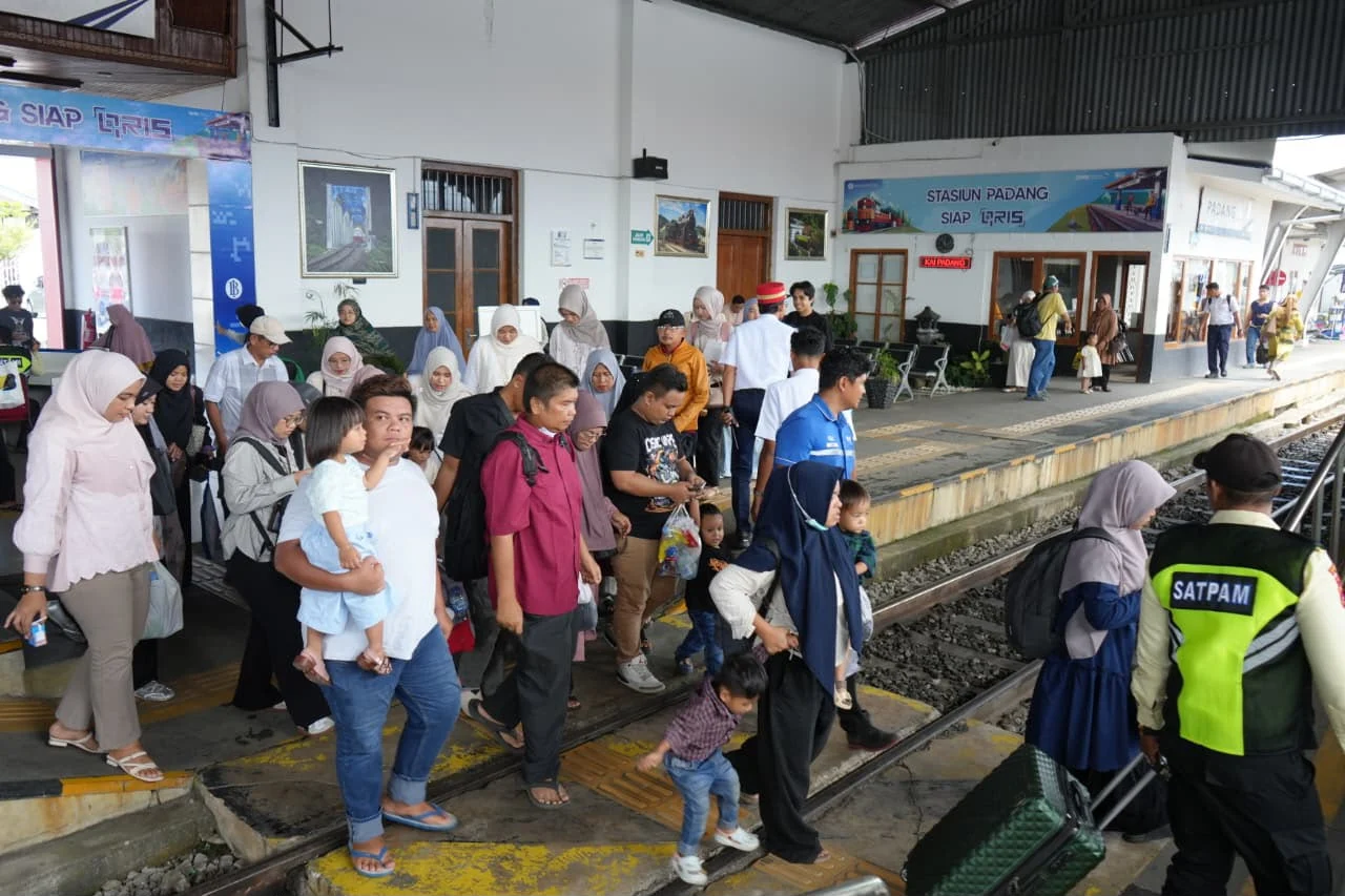 KAI Divre II Sumbar Layani 8.181 Pelanggan pada Momentum Maulid Nabi Muhammad SAW 1448 H, Pariaman Ekspres Jadi Pilihan Favorit
