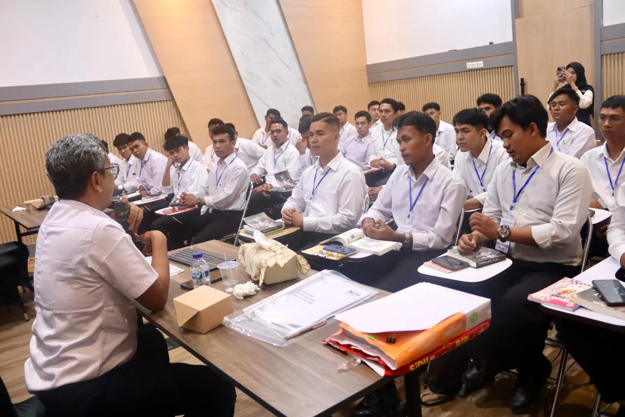 KAI Divre II Sumbar Perkuat Keselamatan Perlintasan melalui Pembekalan Kompetensi bagi 37 PJL Baru