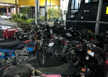 Sejumlah kendaraan yang diamankan Polresta Padang, Minggu (20/9/2026), dini hari.