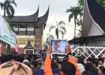 Demo Hari Tani di Kantor Sumbar oleh BEM Sumbar, Kamis (24/9/2026)