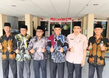 Kepala Kemenag Sumbar, Mustafa bersama jajaran pejabat Utama di Kemenag Sumbar (ist)