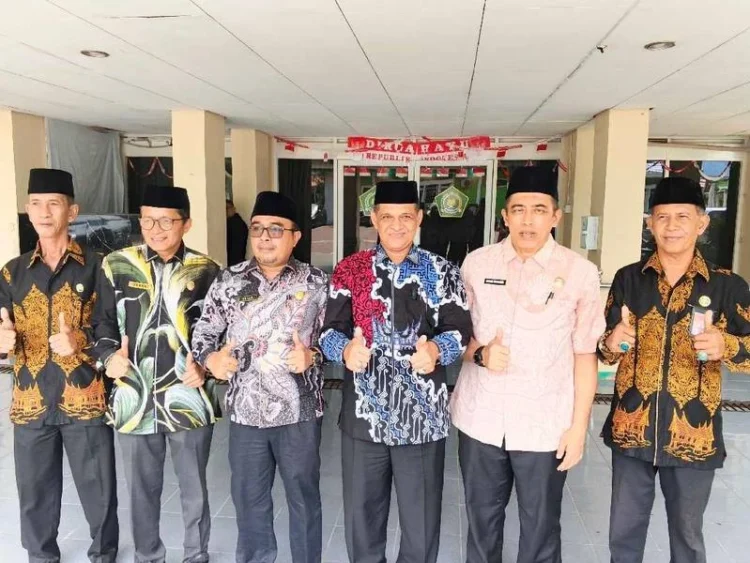 Kepala Kemenag Sumbar, Mustafa bersama jajaran pejabat Utama di Kemenag Sumbar (ist)