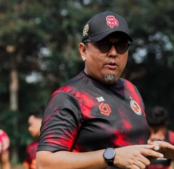 Manajer Semen Padang FC, Braditi Moulevey