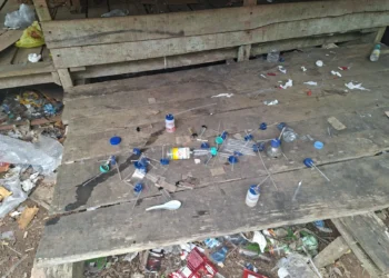 Tim Polres Dharmasraya temukan sejumlah alat yang diduga tempat pakai sabu di tengah Ladang Sawit, Jumat (9/10/2026)