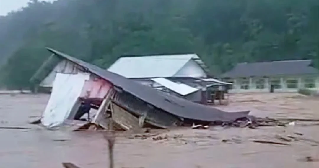 Rumah hantu di Limau Purut Tapan, Pessel, Sabtu (10/10/2026), sore.
