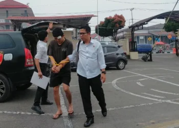 Tersangka saat diamankan Satreskrim Polresta Bukittinggi