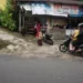 Jalan Koto Tuo diperbaiki karena menjadi akses utama ke lokasi terdampak bencana dan menjadi bagian pendukung akses ke lokasi hunian tetap di Lambung Bukik, Padang (Dok. Tim Media Satgas PRR)