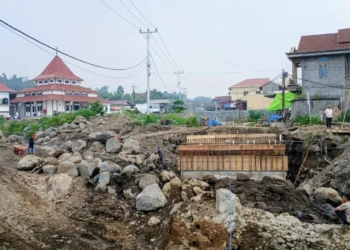Jembatan Bukik Batabuah Agam diperlebar menjadi 8 meter, yang mencakup lebar badan jalan enam meter dan bahu jalan di kiri-kanan masing-masing satu meter pascabencana (Dok.Tim Media Satgas PRR)