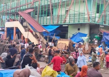 Penertiban PKL di kawasan Sandang Pangan Pasar Raya Padang, Rabu (21/10/2026)
