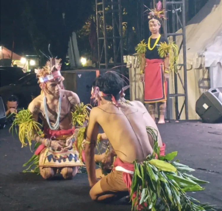 Tari Turuk Lagai anak-anak muda Mentawai di Panggung Saraso Fest 2026, Rabu (30/9/2026).